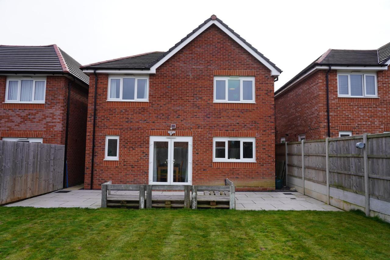 Rare Find - New Build 3 Bedroom House Near Cheshire Oaks Ellesmere Port Exterior photo